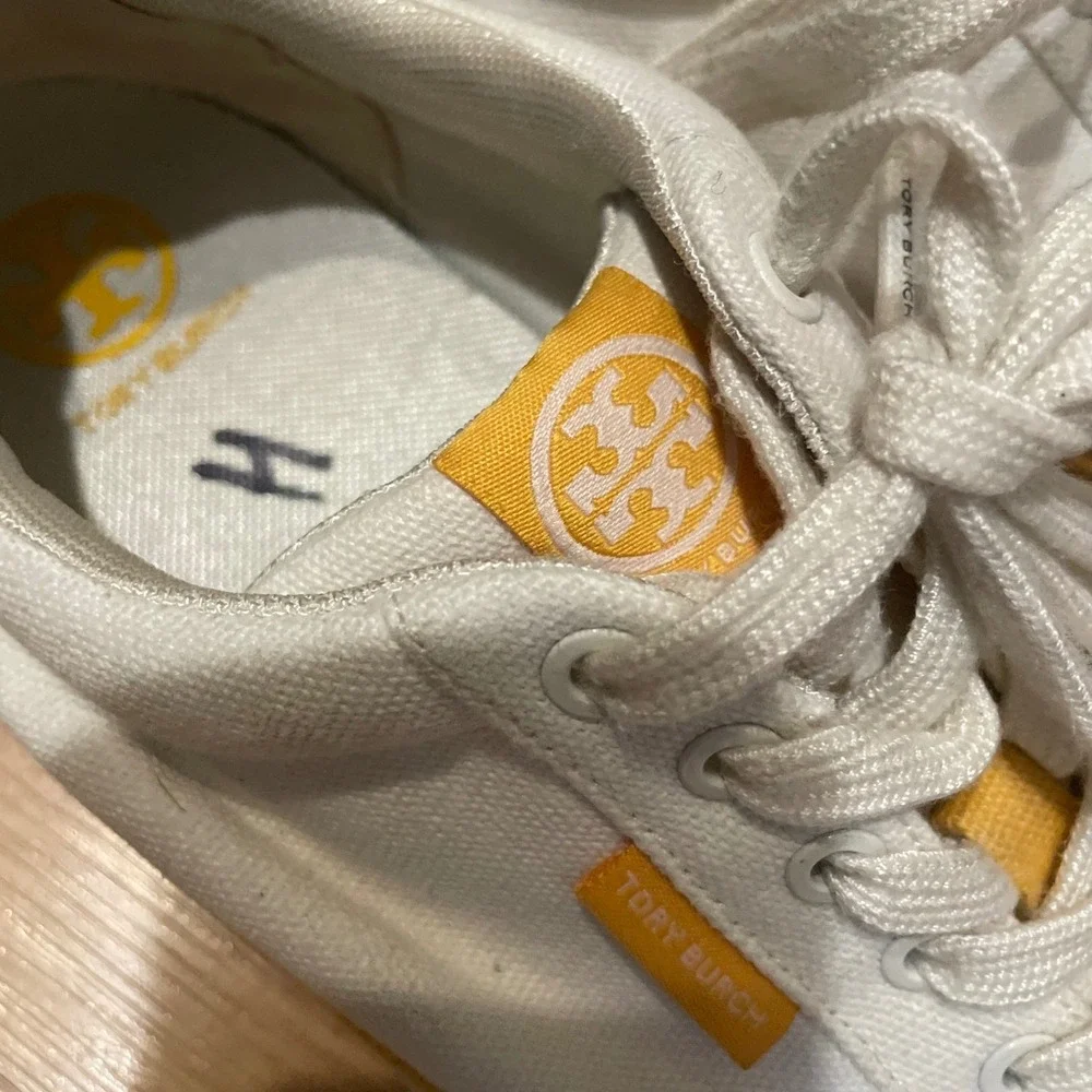 Tory Burch Classic‎ Court Canvas Sneaker 9.5 womens Ivory White Canvas Yellow